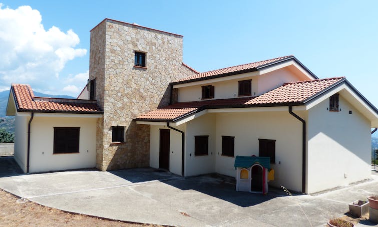 Spanish Barrel Tile Roofing: Optimal for Scottsdale Homes